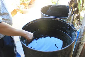 Hãi hùng người dân phải uống nước nhiễm dầu mỗi ngày 