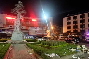 Rác vây chợ Đà Lạt