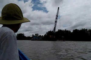 Vĩnh Long thông tin về mỏ cát bị dân phản ứng 