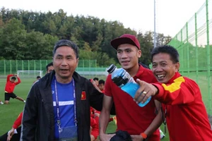 HLV Hoàng Anh Tuấn hờn dỗi, đòi nghỉ chơi