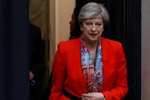 Thủ tướng Anh thua đau sau bầu cử