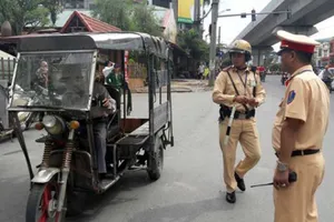 Ngày đầu ra quân, xử lý hơn 150 xe quá tải, tự chế…