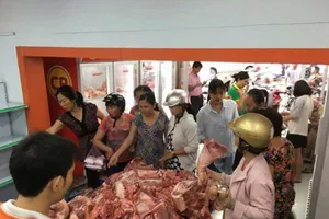 Dân nghèo được ăn thịt giá bèo!