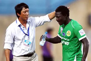 Trưởng giải V-League ‘dằn mặt’ HLV Vũ Quang Bảo