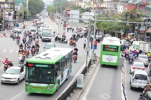 Tranh cãi làm xe buýt nhanh tại TP.HCM 