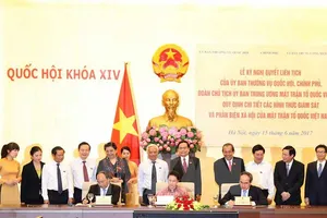 Ký nghị quyết liên tịch về giám sát và phản biện xã hội