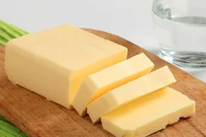 Vì sao nên hạn chế bơ động vật?