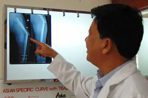 Đinh đóng vô người thì nhớ lấy ra