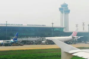 ‘Nên mở rộng Tân Sơn Nhất về hướng Nam’