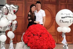 Anh chàng làm vợ ‘đứng tim’ với 999 đóa hồng
