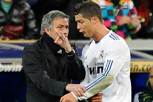 Ronaldo ra tòa, Mourinho sắp nối gót