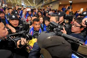 Chinese Super League: Băng tan dưới chân người khổng lồ