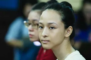 Vì sao hoa hậu Phương Nga im lặng trước tòa?