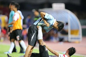 Ầm ĩ chuyện trận cầu… 60 phút của FIFA