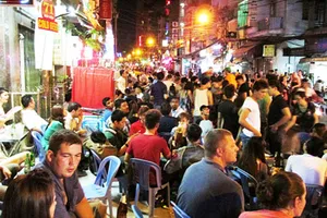 Vì đâu khách Tây mê mẩn phố Bùi Viện?