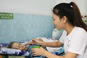 Những cụ bà thèm... “nhiều chuyện“