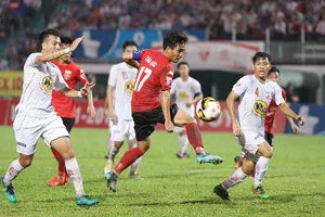 HA Gia Lai lo 1, HLV Hữu Thắng lo 10