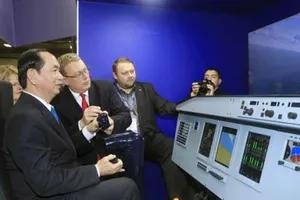 Chủ tịch nước gặp thống đốc Saint Petersburg