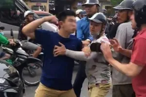 Côn đồ ngoài đường: Tránh voi chẳng xấu mặt nào