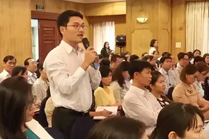 Tặng món quà nhỏ, phải xuất… 300 hóa đơn 