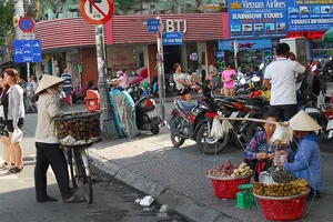 ‘Dư luận nghi ngờ có chống lưng, bảo kê vỉa hè’