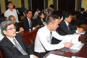 Cấm luật sư nói bậy là trùng lặp, chồng chéo