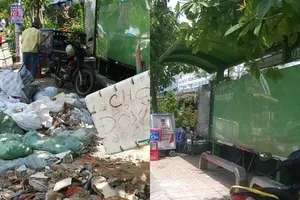 Xóa nhanh hình ảnh phản cảm ở trạm chờ xe buýt