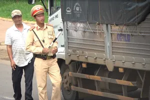 CSGT kiểm tra chớp nhoáng trên Quốc lộ 14