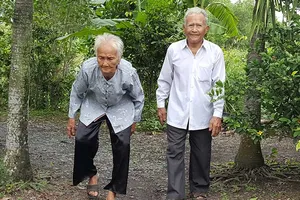 Những cụ già… trẻ trung tuổi 100 ở Bình Chánh