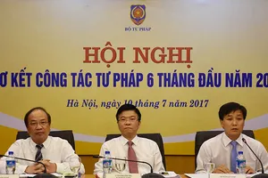 Thẩm phán bị cách chức vẫn... đạo đức tốt (!?) 