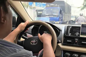 Không thể cấm dịch vụ đi chung xe của Uber, Grab