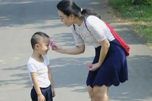 Nữ doanh nhân ‘cùng con đi khắp thế gian’