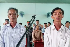 Tòa tuyên 2 nông dân phạm tội nhận hối lộ