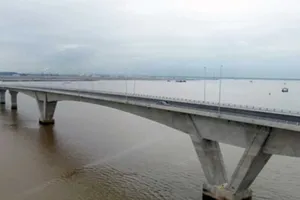 Nhiều sai sót ở cầu vượt biển dài nhất Việt Nam