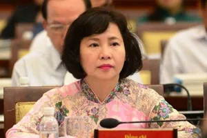 Làm thủ tục kiểm điểm Thứ trưởng Kim Thoa