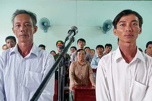 Phải chăng kết tội 2 nông dân để né bồi thường oan?