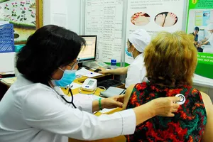 Rước họa do chữa ung thư bằng… lá dại ven rào