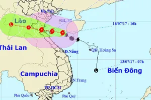 Bão số 2 rất mạnh khi vào đất liền