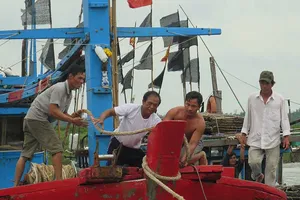 Căng mình đối phó cơn bão bất thường