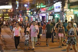 Tạm hoãn khai trương phố đi bộ Bùi Viện