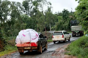 Tặng xe đạp, chăn màn… cho học sinh miền núi 