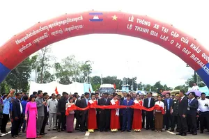 Thông xe cửa khẩu quốc tế Lệ Thanh - Oyadav