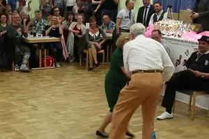 Cặp đôi U70 khiêu vũ điêu luyện