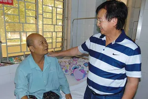 Bác sĩ Việt kiều mổ hàng ngàn ca di tật miễn phí 