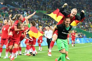 Đức trở thành ‘bà kẹ’ trên đất Hà Lan