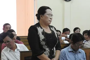 Tố tham nhũng nhưng không được khen