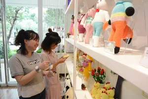 Ngạc nhiên đồ chơi 'độc, lạ' Việt bay sang Mỹ, Anh