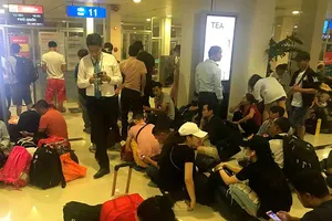 Khách kêu trời vì liên tục bị chậm, hủy chuyến bay