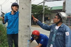 Chính quyền cùng dân trị quảng cáo bôi bẩn