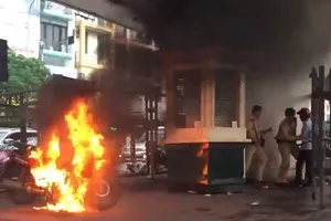 Đốt xe vì bị CSGT xử phạt: Phạm ba tội!